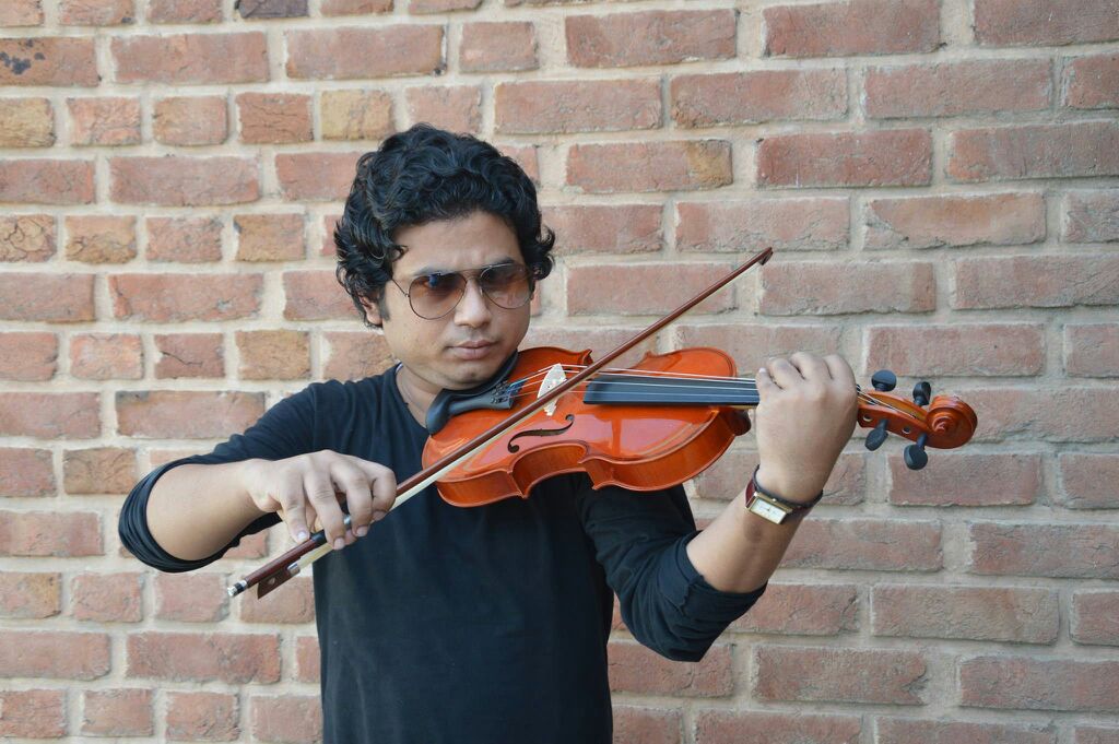 best violin player goa